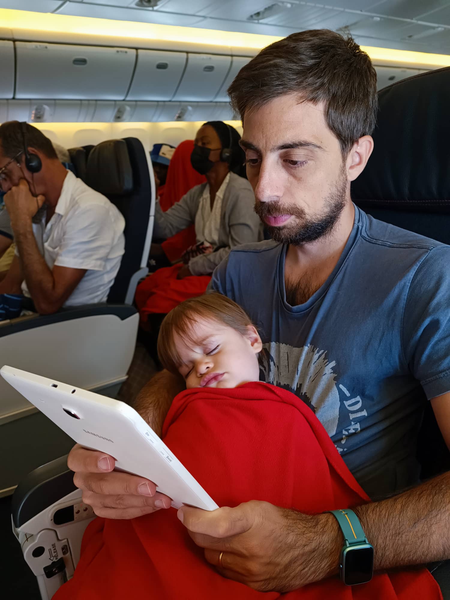 long-haul flight with toddlers