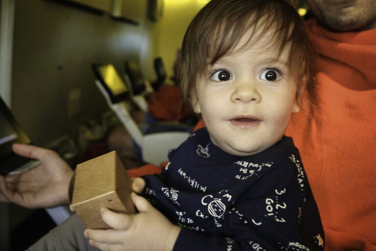 how-to-survive-a-long-haul-flight-with-toddlers