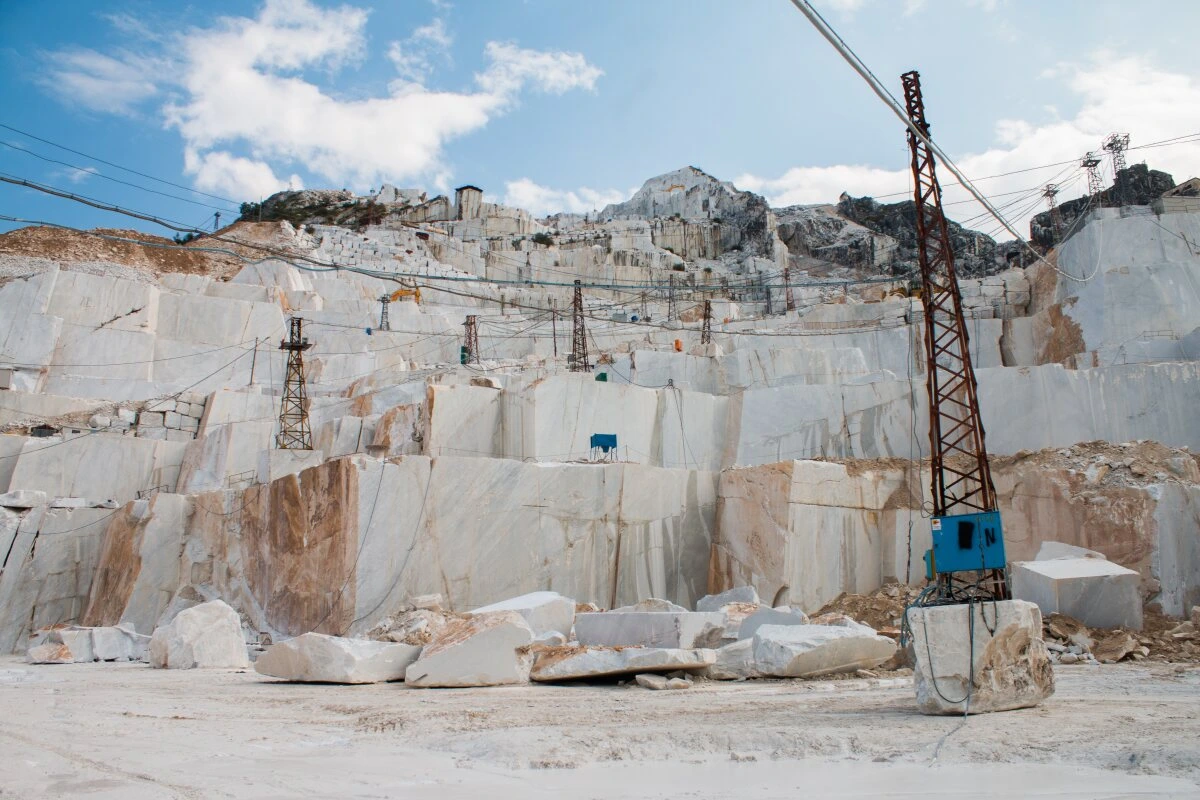 gioia marble quarry in tuscany italy