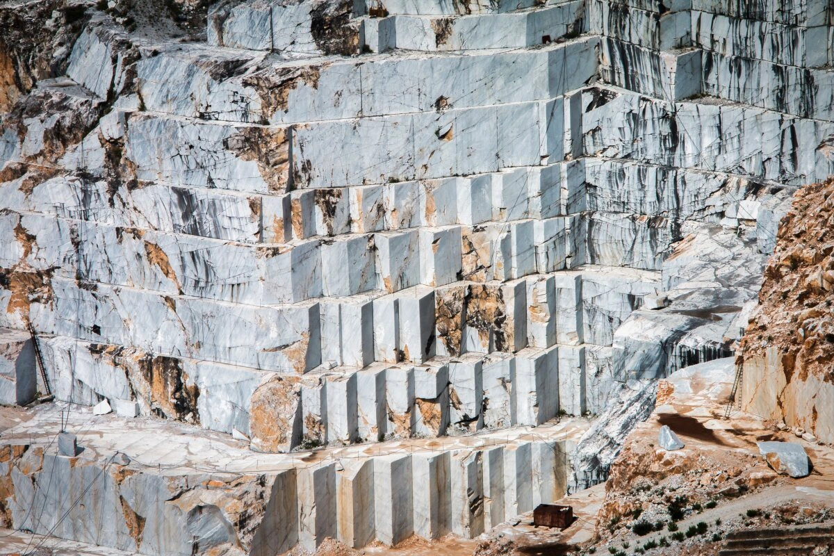 marble quarry in carrara italy