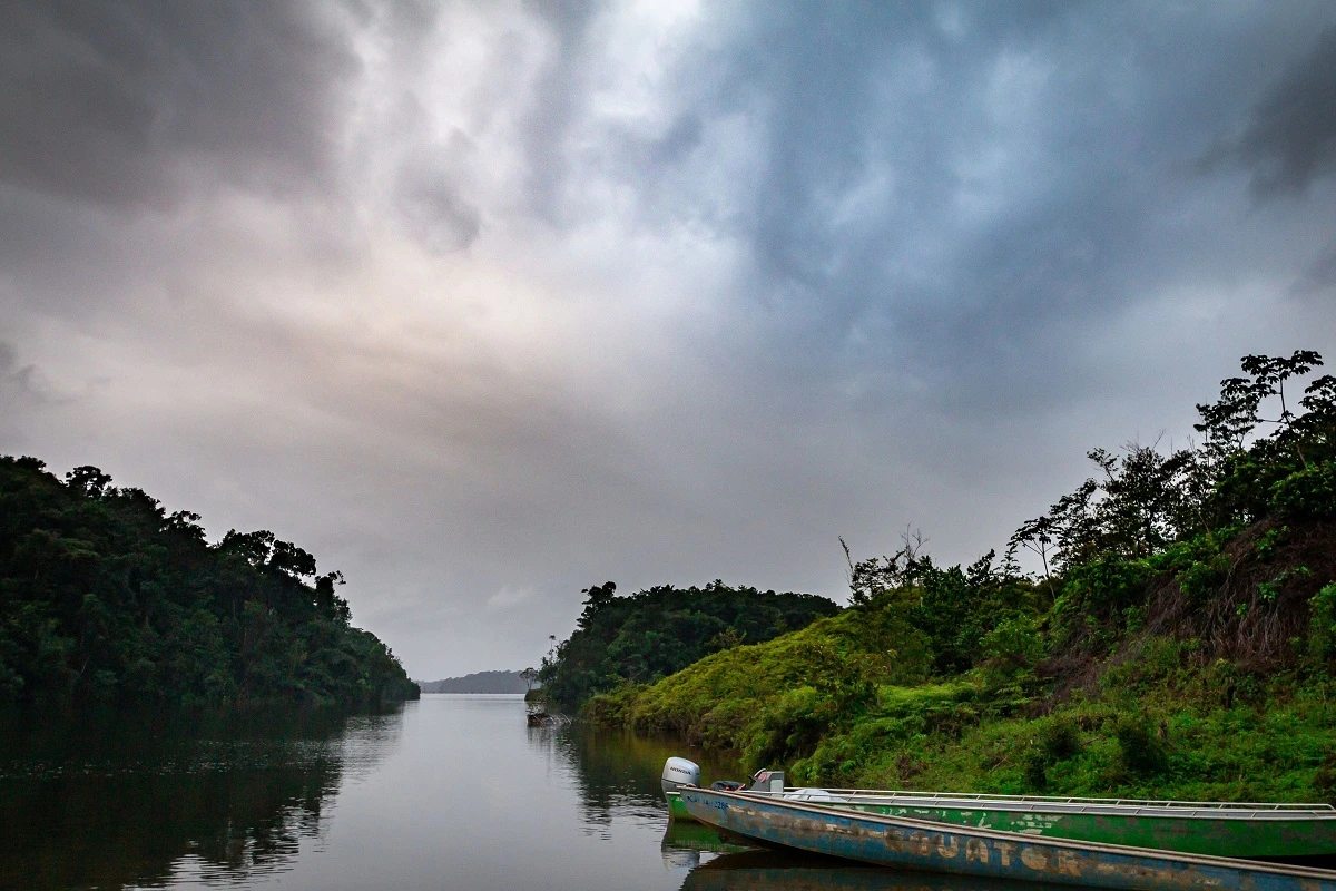 pirogue on petit saut artificial archipelago