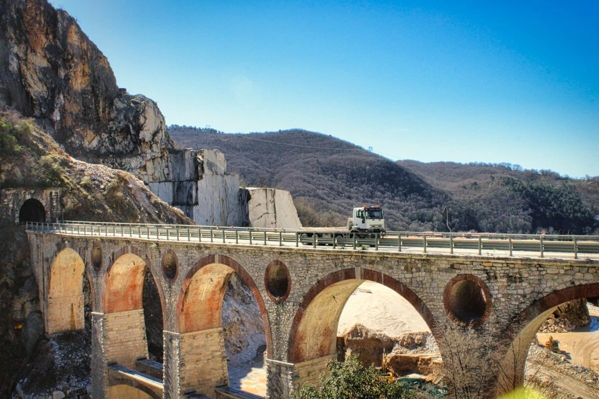 vara bridges carrara tuscany