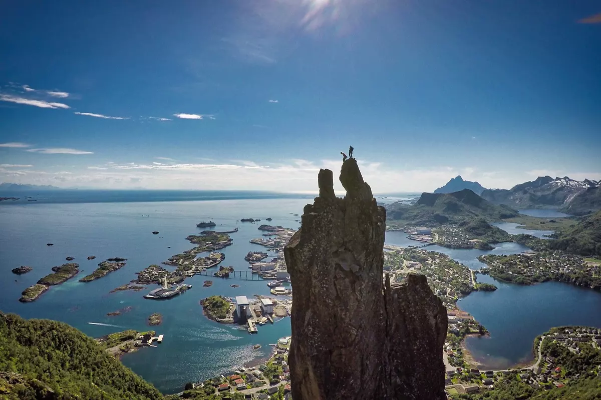 svolvaergeita hike in svolvaer lofoten road trip itinerary norway