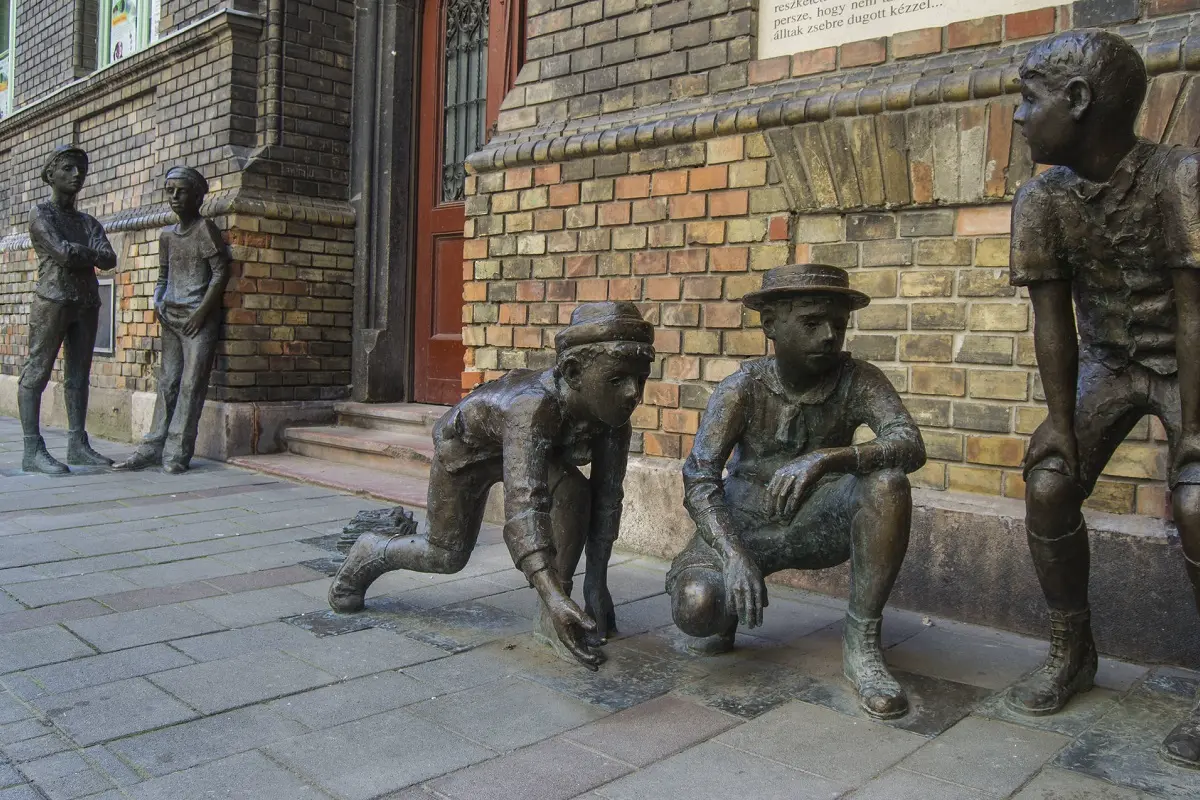 pal street boys statues in budapest