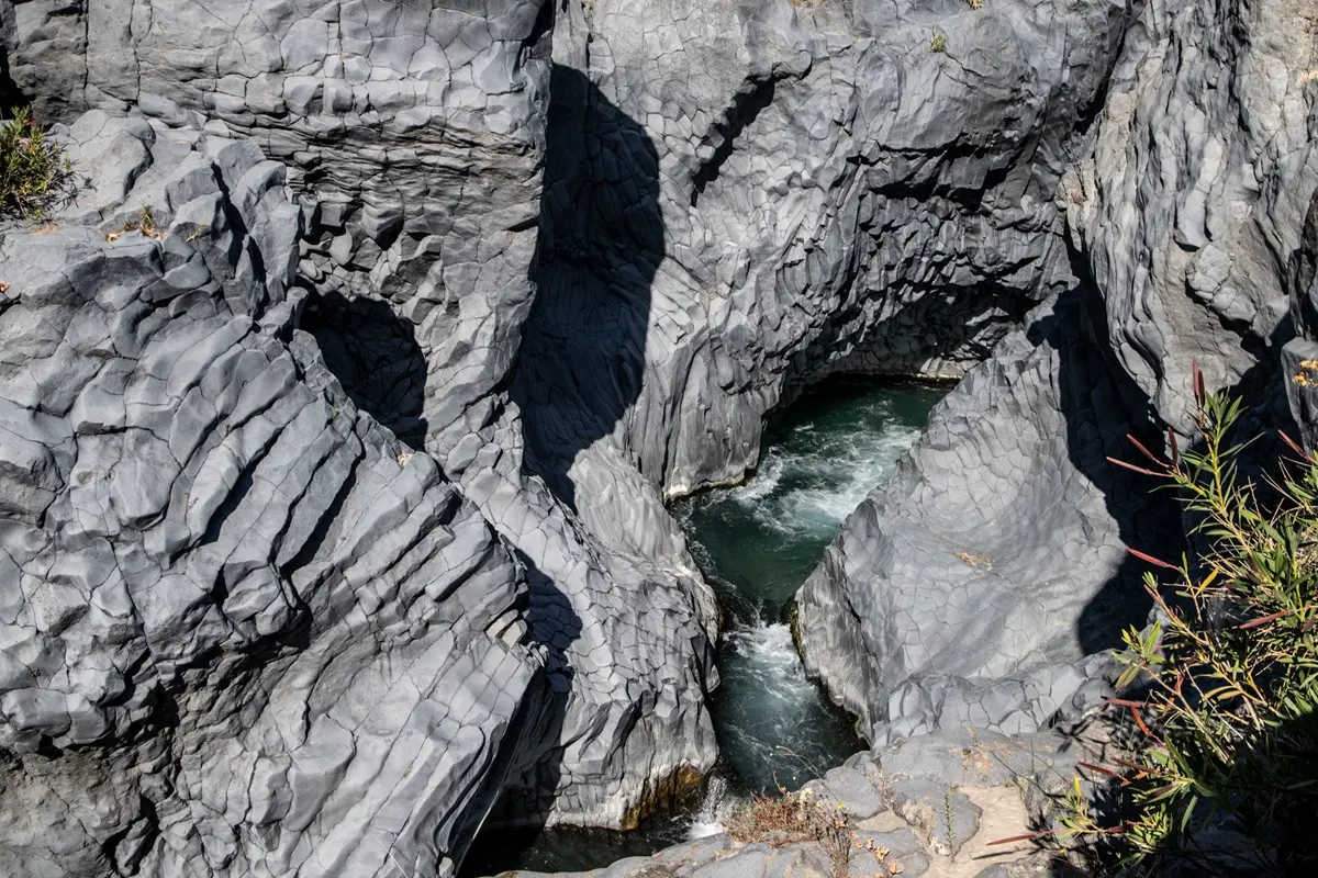 alcantara gorge guide basalt columns alcantara river
